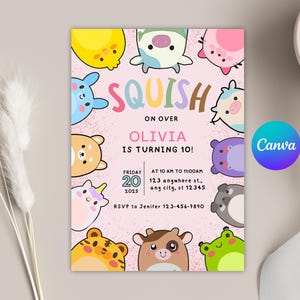 以下が含まれることがあります： ピンクの誕生日招待状に、カラフルなSQUISHのグラフィックと可愛い動物のイラストが描かれています。招待状には「Oliviaは10歳になります！」と書かれており、日付、時間、場所などのパーティーの詳細が記載されています。RSVPはJenifer 123-456-7890まで。