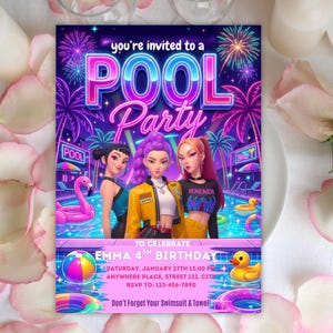 Pode incluir: Um convite retangular para festa na piscina com três personagens animados, palmeiras neon, fogos de artifício e uma piscina. O texto inclui you're invited to a POOL Party, o 4º aniversário de Emma, data, hora, local e detalhes de RSVP.