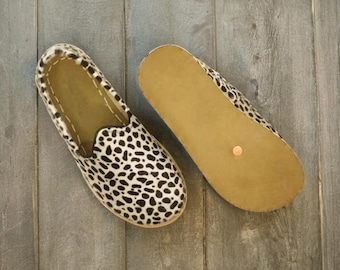 Handmade Cheetah Leather Yemeni Shoes: Turkish Slip-On Flats