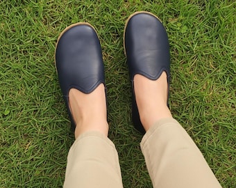 Handmade Dark Blue Leather Yemeni Shoes: Women's Slip-Ons Barefoot Flats