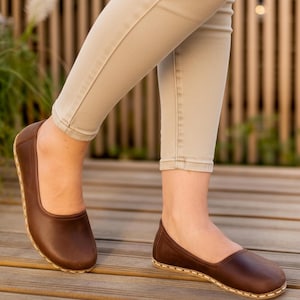 Handgefertigte Dunkelbraune Barfuß Ballerinas aus Leder - Minimalistische Damenschuhe