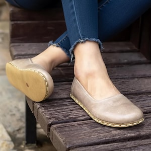 Handgefertigte Beige Leder Ballerinas: Barfuß Schuhe
