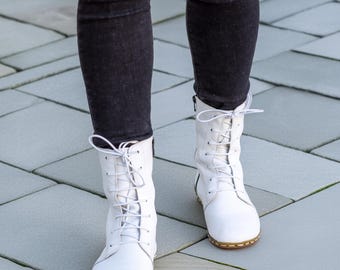 Stivali a piedi nudi in pelle bianca fatti a mano: punta larga, drop zero, scarpe con lacci