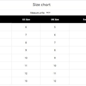 K&ouml;nnte beinhalten: Eine Schuhgr&ouml;&szlig;entabelle mit EU-, US- und UK-Gr&ouml;&szlig;en sowie Fu&szlig;l&auml;ngen in Zoll. Die Tabelle beginnt mit EU-Gr&ouml;&szlig;e 39, US-Gr&ouml;&szlig;e 6, UK-Gr&ouml;&szlig;e 5 und einer Fu&szlig;l&auml;nge von 23,8 cm und geht bis zu EU-Gr&ouml;&szlig;e 46, US-Gr&ouml;&szlig;e 13, UK-Gr&ouml;&szlig;e 12 und einer Fu&szlig;l&auml;nge von 31 cm.