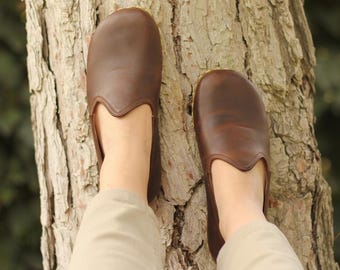 Handmade Coffee Brown Leather Yemeni Shoes: Women's Barefoot Slip-Ons