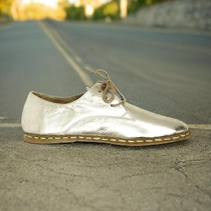 Handmade Silver Leather Barefoot Oxfords: Women&#39;s Zero Drop Earthing Shoes