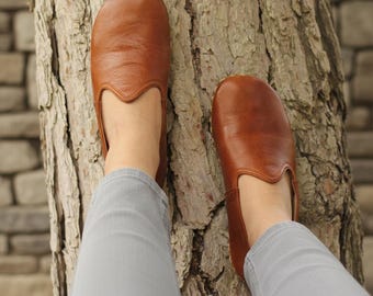 Handmade Antique Brown Leather Yemeni Shoes: Women's Barefoot Flat Slip-Ons