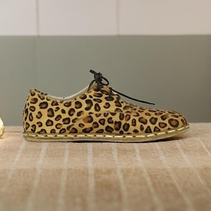Handmade Leopard Print Leather Oxfords: Women&#39;s Barefoot Lace Up Earthing Shoes