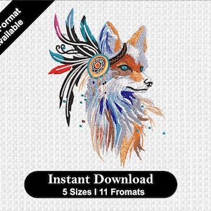 Op de afbeelding: Borduurontwerp van een vos met een kleurrijk hoofdtooi met veren en kralen. Het ontwerp is beschikbaar in 5 maten en 11 formaten. Direct downloaden.