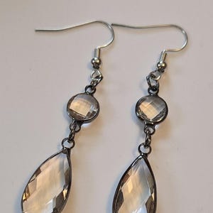 Elegant Crystal Teardrop Dangle Earrings – Vintage-Inspired, Glass Drop Earrings for Special Occasions