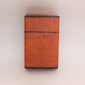 Portasigarette in vera pelle / Scatola con cerniera con texture coccodrillo marrone / Custodia per fumatori unisex fatta a mano / Regalo per lui e per lei / Formato tascabile