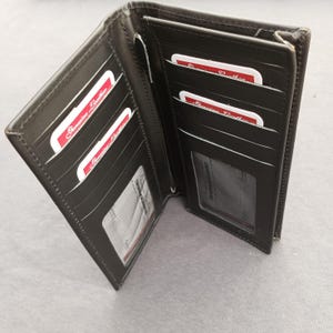 Cartera larga de piel auténtica negra para hombre: delgada, plegable, con bolsillo con cremallera, 10 ranuras para tarjetas y ventana para DNI. Cartera vertical hecha a mano por UBC.