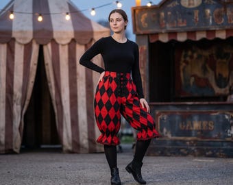 Spodnie Jester dla kobiet, pantalony Harlequin, czerwono-czarna bawełna twill, sznurowane spodnie klauna, strój Ren Faire, kostium na Halloween, clowncore