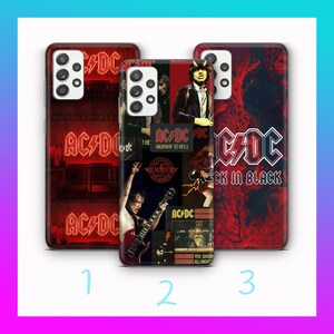 Peut inclure: Trois coques de téléphone avec des motifs du groupe AC/DC. Les coques présentent le logo du groupe et des illustrations d'albums en rouge et noir. Une coque affiche le texte "HIGHWAY TO HELL", une autre "BACK IN BLACK", et une troisième un collage d'images.