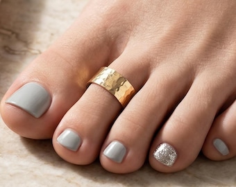 Gold Tone Hand Hammered Alloy Toe Rings – Minimalist Boho Foot Jewelry