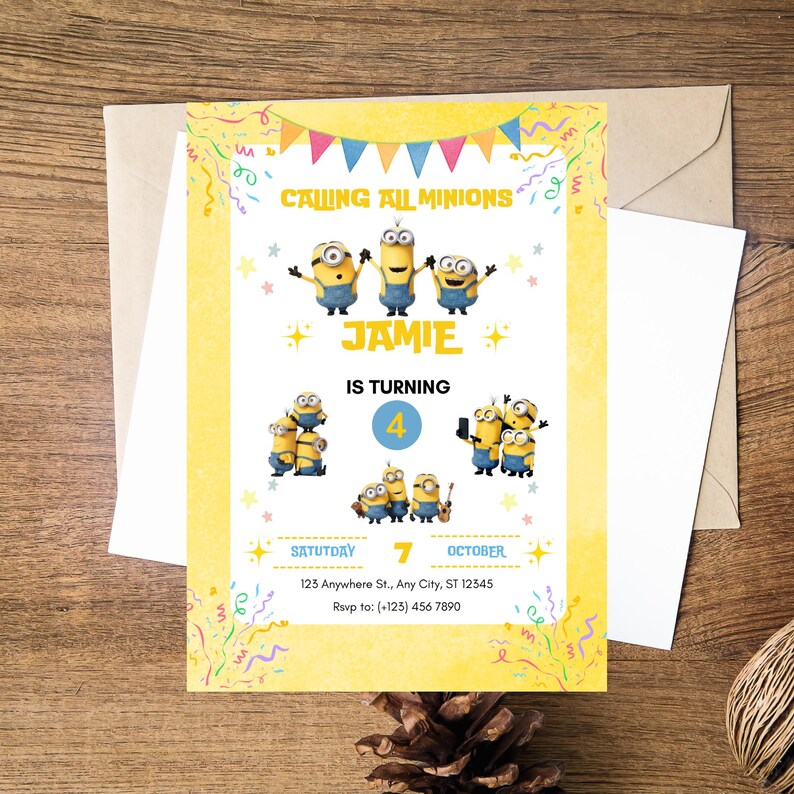 Puede incluir: Una invitaci&oacute;n de cumplea&ntilde;os amarilla con tem&aacute;tica de Minions. La invitaci&oacute;n dice "Calling all Minions" y presenta un grupo de Minions. La invitaci&oacute;n es para la fiesta de cumplea&ntilde;os n&uacute;mero 4 de Jamie. La fiesta es el s&aacute;bado 7 de octubre. La direcci&oacute;n es 123 Anywhere St., Any City, ST 12345. El n&uacute;mero de RSVP es (+123) 456 7890.