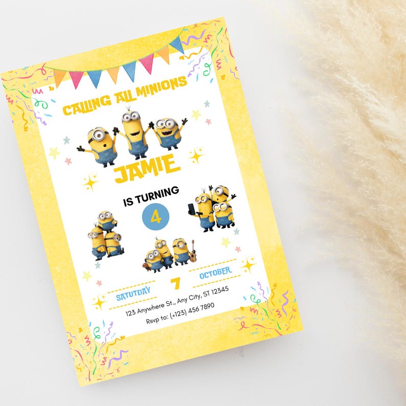 Puede incluir: Una invitaci&oacute;n de cumplea&ntilde;os amarilla y azul con los personajes de los Minions. La invitaci&oacute;n dice "Calling all Minions" y "Jamie cumple 4 a&ntilde;os". Incluye la fecha, la hora y la ubicaci&oacute;n de la fiesta.