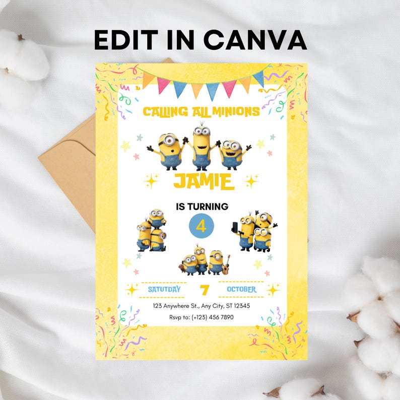 Puede incluir: Una invitaci&oacute;n de cumplea&ntilde;os amarilla y azul con los personajes de los Minions de la franquicia Despicable Me. La invitaci&oacute;n dice "Calling all Minions" y "Jamie cumple 4 a&ntilde;os". Incluye la fecha, s&aacute;bado 7 de octubre, y una direcci&oacute;n e informaci&oacute;n de RSVP.