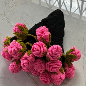 かぎ針編みの花束、バラの花束、花のブランケット、かぎ針編みの花束、手作りの花束、手作りの花、花束、赤いバラ、
