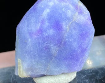 Cristal de heckamita azul raro con buena reacción UV/reactivo a los rayos UV/ejemplar de exhibición/21 gramos