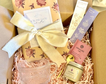 Blind Date With A Book Gift Set: Tea Cup, Candle & Bookmarks