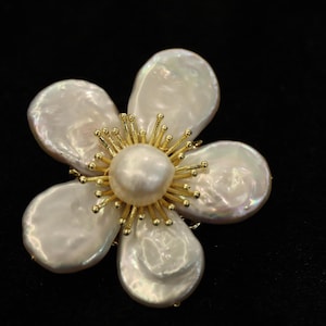 Elegant Floral Baroque Pearl Jewelry Brooch, Handmade Pin for Women in Flower Shape, Nature Inspired Gift Idea