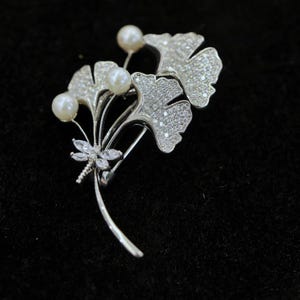Elegant Ginkgo Leaf Brooch with Japanese Akoya Pearl, Handmade Silver Brooch Pin for Women, Nature Inspired Jewelry Gift for Her