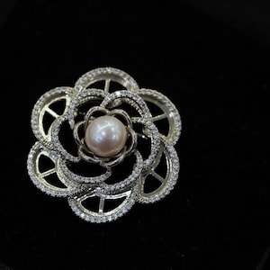 Vintage Style Camellia Floral Pearl Brooch, Large Flower Pin, Elegant Jewelry for Women, Handmade Romantic Gift
