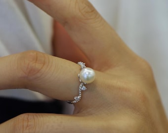 Bague en argent sterling 925 sertie de perles Akoya japonaises (7-8 mm), ornée de zirconiums cubiques. Cadeau de mariage pour femme.