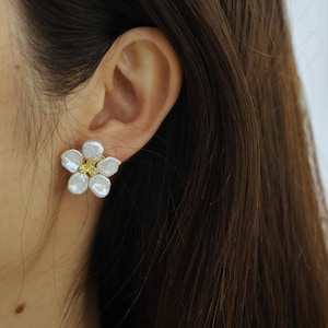 Artistic Gold Tone Baroque Pearl Stud Earrings with Flower Design, Handmade Floral Earrings for Wedding, Elegant Gift for Bridesmaids