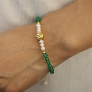 Elegant Chain Bracelet with Freshwater Pearl & Green Jade, Bracelet for Everyday Wear and Special Occasions, Handmade Jewelry for Women