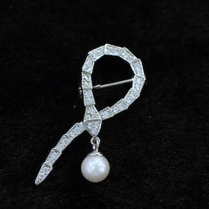 Silver Chain Shape Brooch with Japanese Akoya Pearl, Unique Snake Theme Brooch for Women, Handmade Art Deco Jewelry, Gift for Her
