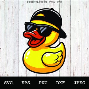 Könnte beinhalten: Cartoon-Illustration einer gelben Ente mit schwarzer Baseballkappe und Sonnenbrille. Die Ente hat einen roten Schnabel und lächelt. Das Bild enthält den Text "SVG EPS PNG DXF JPEG".