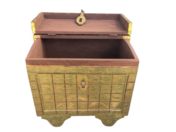 vintage copper & wood chest View 3