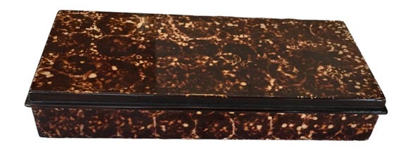 lacquer rectangle box with lid - image 1