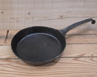 Gesmede pan, gietijzer, kampvuur, grill, braden, smeden, inductie, gas, buiten