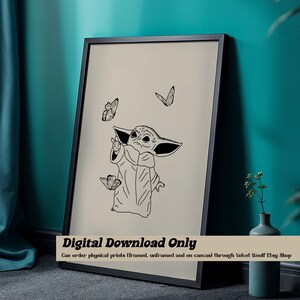 Puede incluir: Un dibujo en blanco y negro de un personaje de la serie Star Wars, conocido como "El Niño" o "Baby Yoda", que extiende la mano hacia una mariposa. El fondo es de color beige claro. El texto "Descarga digital únicamente" está en la parte inferior de la imagen.