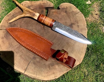 Hand-Forged Bowie Knife: Stag Horn Handle, Leather Sheath