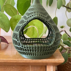 Bird feeder