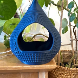 Bird feeder