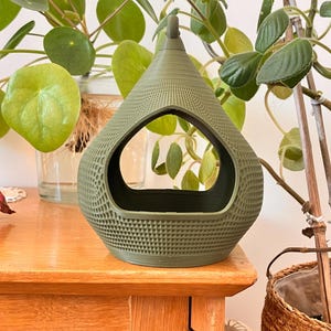 Bird feeder