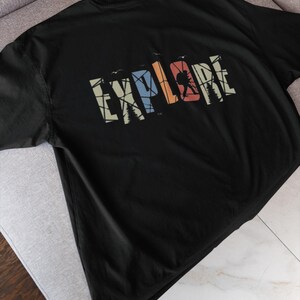 T-shirt Explore da uomo e da donna / T-shirt grafica per escursioni avventurose / Maglietta per attività all'aria aperta / Maglietta per campeggio in montagna / Maglietta da viaggio Wanderlust