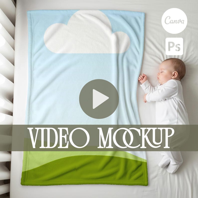 K&ouml;nnte beinhalten: Eine Babydecke mit einem Himmel- und Wolken-Design, mit hellblauem Hintergrund und einer wei&szlig;en Wolke. Der untere Teil der Decke hat eine gr&uuml;ne Landschaft. Die Worte "VIDEO MOCKUP" sind unten angezeigt.