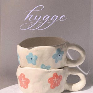 Handgefertigte Keramik Blumen-Tasse: Einzigartige Pinch Pot Kaffeetasse