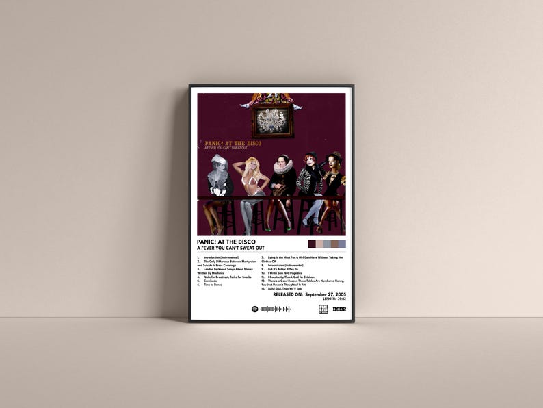 Op de afbeelding: Albumhoes voor Panic! At The Disco's album "A Fever You Can't Sweat Out". De albumhoes heeft een bordeauxrode achtergrond met vijf mensen in verschillende poses. De albumtitel is in witte tekst onderaan de hoes gedrukt.