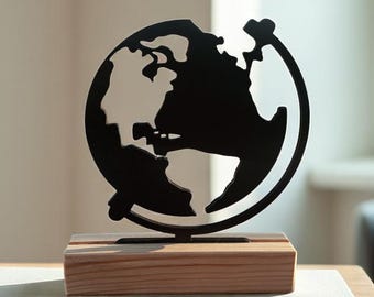 Arte minimalista de madera con mapa del mundo: silueta de globo terráqueo cortada con láser