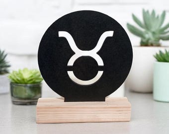 Decoración de escritorio con el signo zodiacal Tauro: Estatua de madera astrológica