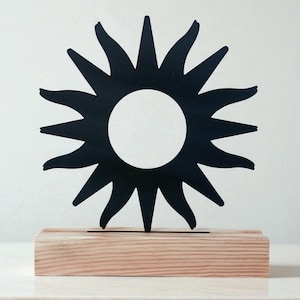 Sun Symbol Wooden Table Decor – Modern Sunburst Desk Statue – Laser Cut Art on Natural Base – Black or Raw Finish – Shelf Bookshelf Accent