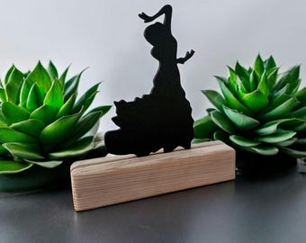 Estatua de bailaora de flamenco de madera: decoración rústica para estantería española