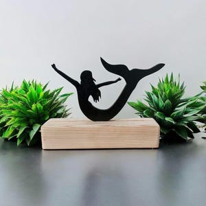 Mermaid Tabletop Decor, Wooden Shelf Sculpture, Beach Lover Gift, Ocean Inspired Statue, Nautical Bookshelf Ornament, Table Art